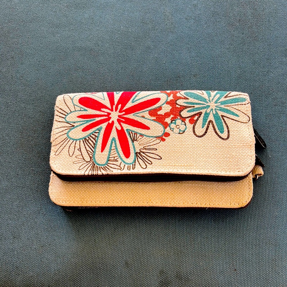 Thirty-One Natural Daisy wallet